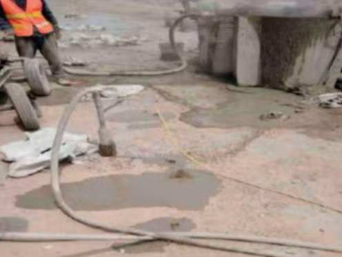 通榆水泥混凝土路面板底注浆技术 路面脱空注浆整治方案